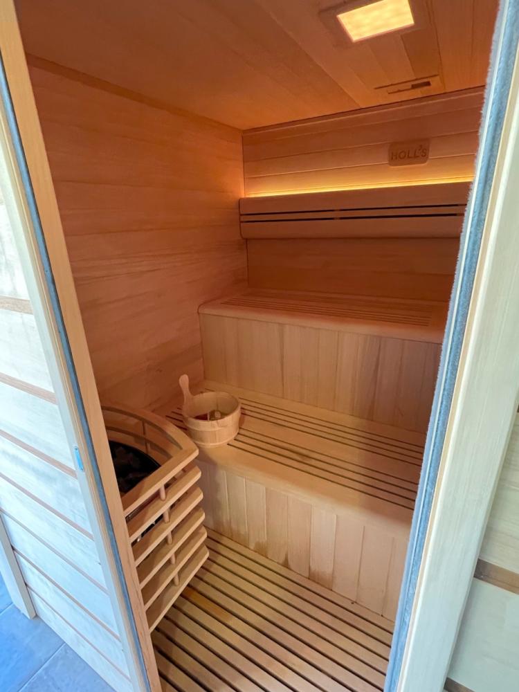 Sauna-jaune-01-int-1280