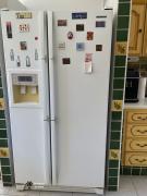Frigo américain et congélateur dans la Cuisine du Palmier de Mira