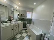 Baignoire de la Salle de Bain et de douche du Palmier de Mira
