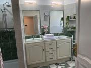 Double vasque de la Salle de Bain et de douche du Palmier de Mira
