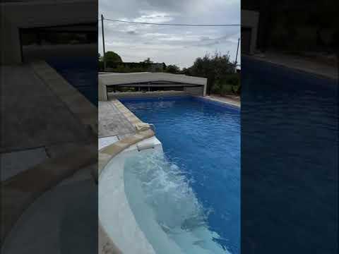 MiraVacances - Piscine sécurisée avec siège à remous