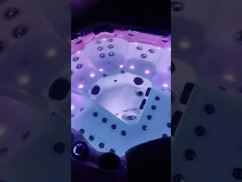 palmier-mira-jacuzzi-video1