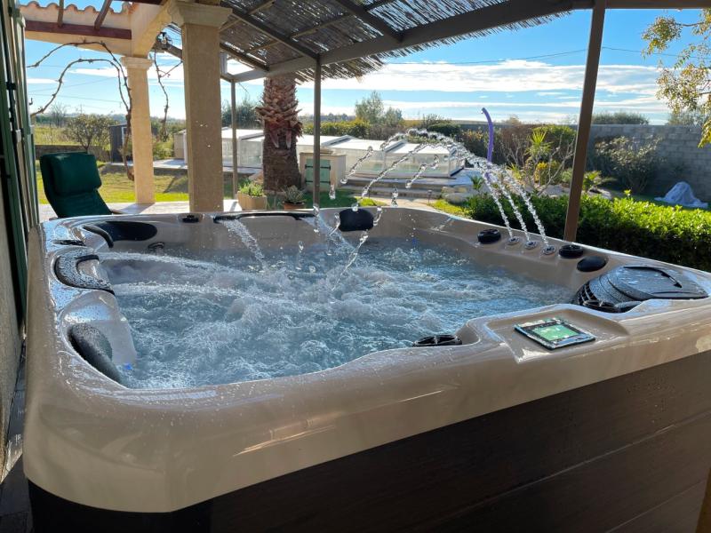 Jacuzzi du Palmier de Mira, avec jets et cascades