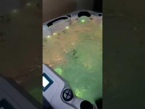 palmier-mira-jacuzzi-video2